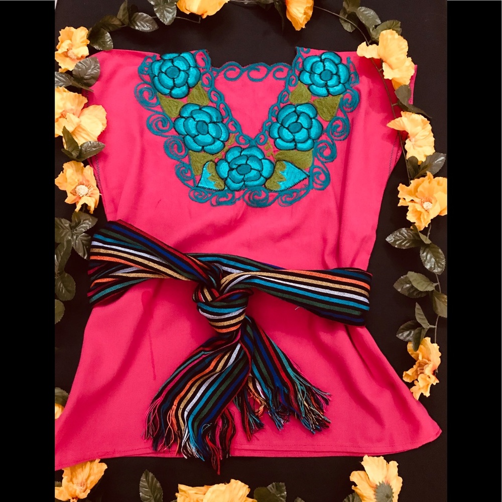 🌹💐 Beautiful Mexican Embroidered Blouses💐🌹